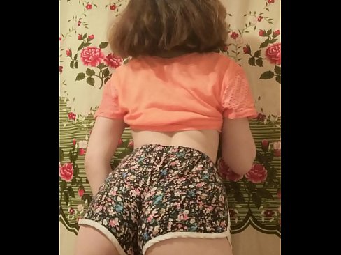 ❤️ Nena jove sexy despullant-se els pantalons curts davant la càmera ☑ Porno al ca.virtsextor.ru ❌❤