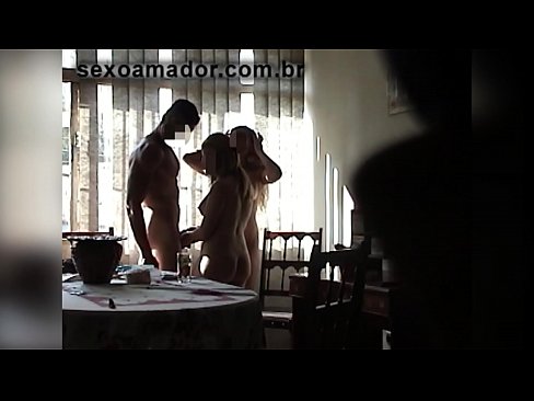 ❤️ Els amics sexuals conviden un home gegant i un trio amb ell ☑ Porno al ca.virtsextor.ru ❌❤