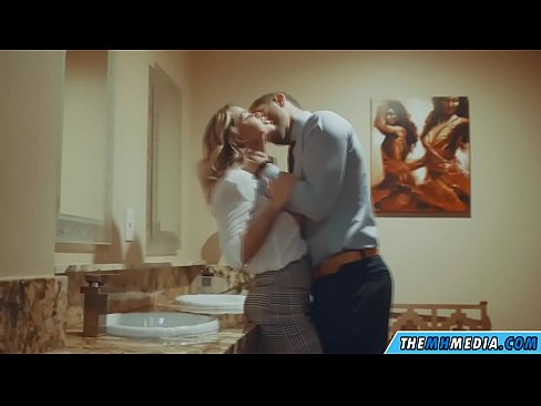 ❤️ Quan una rossa tetona et sedueix en un lavabo públic ☑ Porno al ca.virtsextor.ru ❌❤
